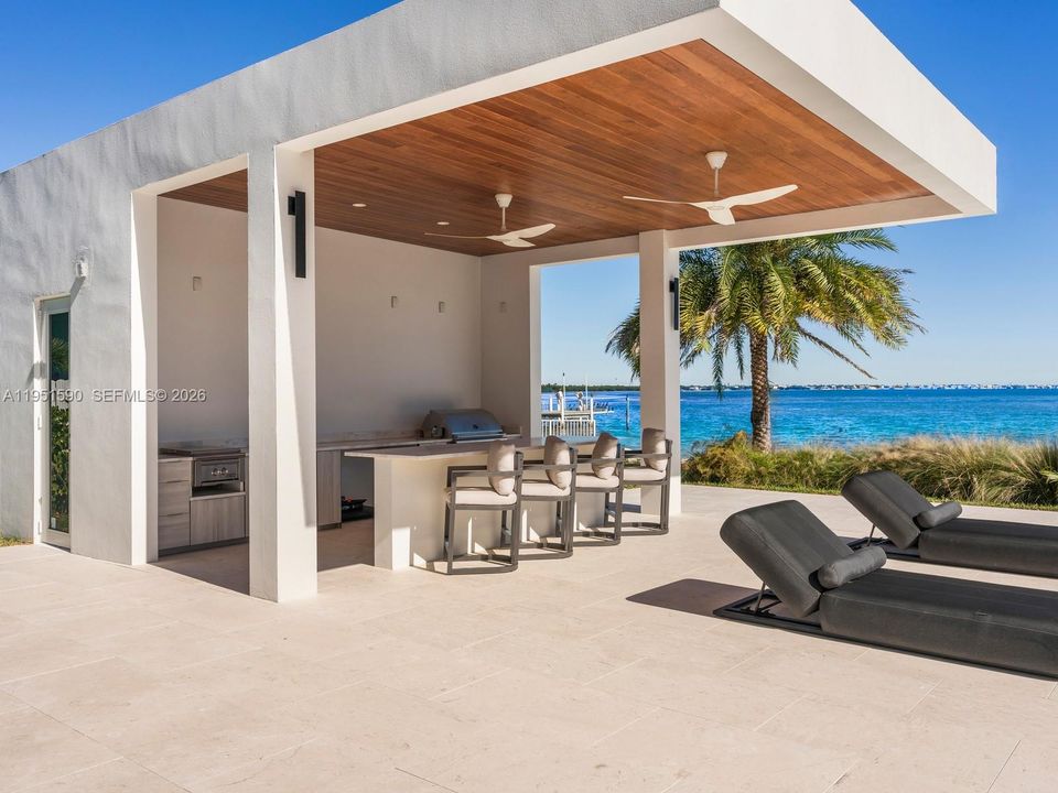 Recently Sold: $5,900,000 (5 beds, 4 baths, 3580 Square Feet)