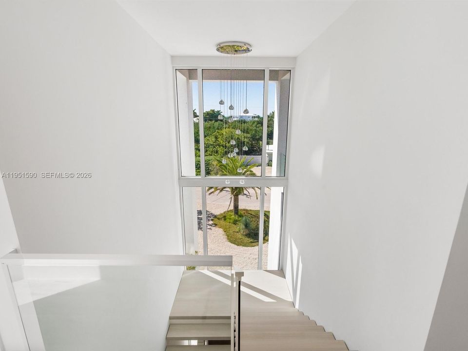 Recently Sold: $5,900,000 (5 beds, 4 baths, 3580 Square Feet)