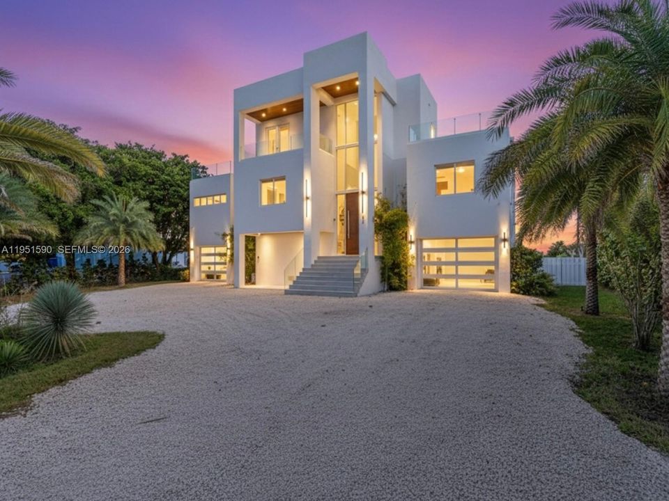 Recently Sold: $5,900,000 (5 beds, 4 baths, 3580 Square Feet)
