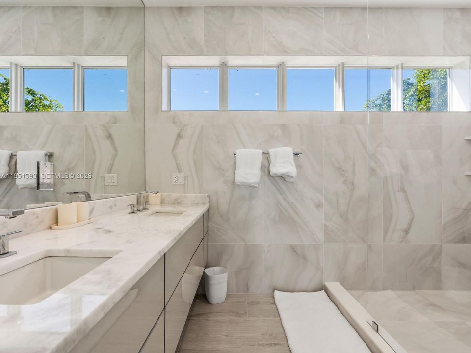 Recently Sold: $5,900,000 (5 beds, 4 baths, 3580 Square Feet)