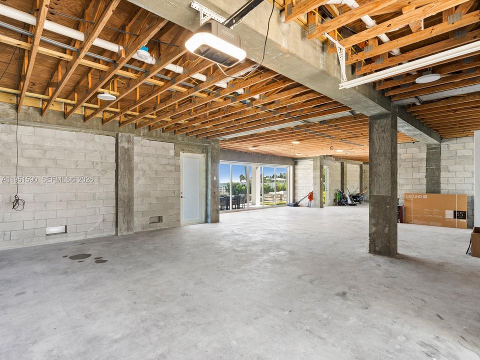 Recently Sold: $5,900,000 (5 beds, 4 baths, 3580 Square Feet)
