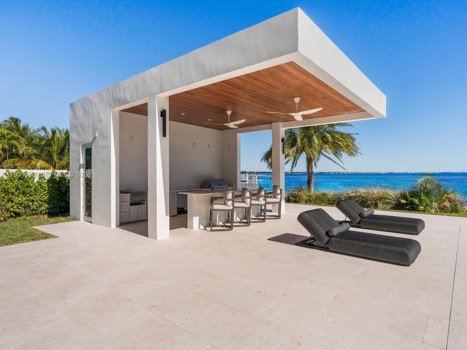 Recently Sold: $5,900,000 (5 beds, 4 baths, 3580 Square Feet)