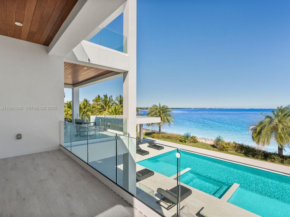 Recently Sold: $5,900,000 (5 beds, 4 baths, 3580 Square Feet)