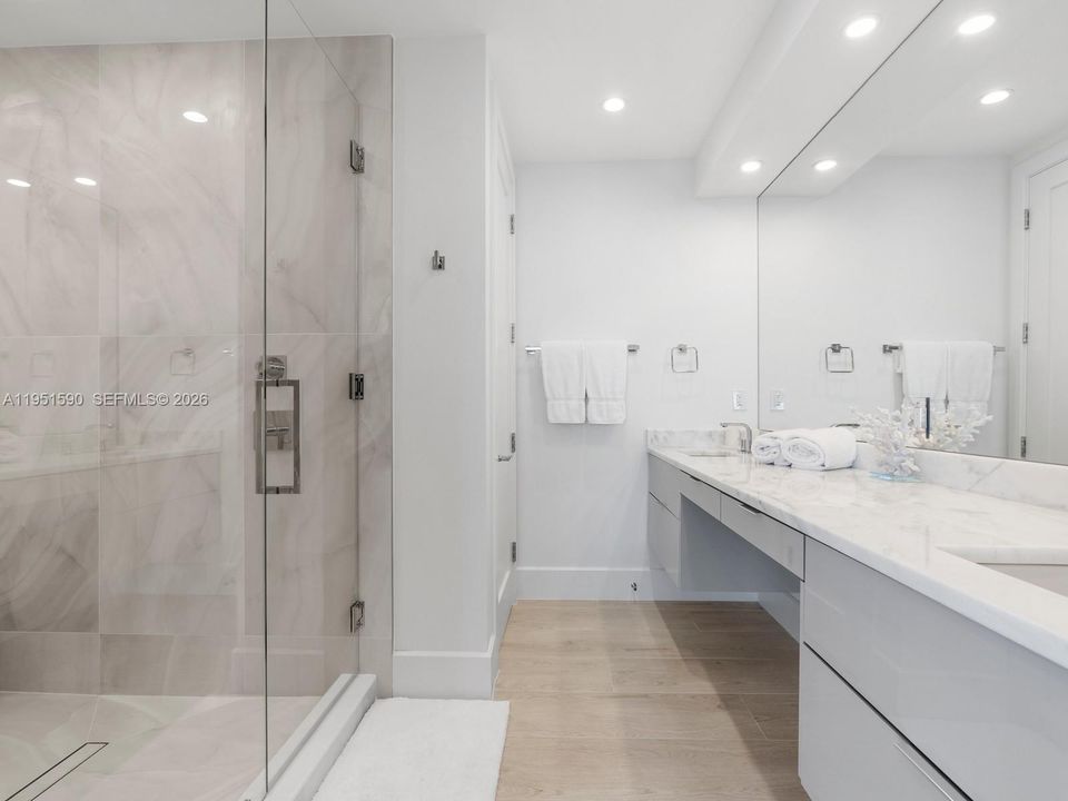 Recently Sold: $5,900,000 (5 beds, 4 baths, 3580 Square Feet)