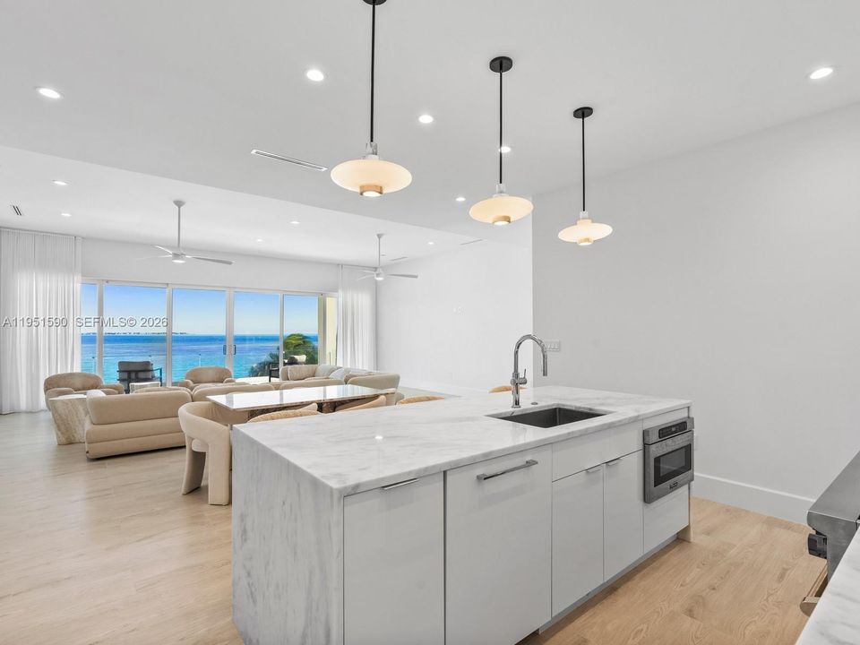 Recently Sold: $5,900,000 (5 beds, 4 baths, 3580 Square Feet)
