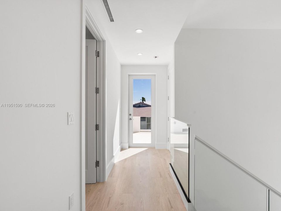 Recently Sold: $5,900,000 (5 beds, 4 baths, 3580 Square Feet)