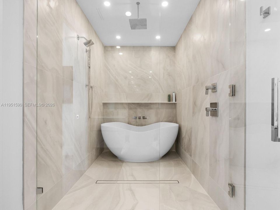 Recently Sold: $5,900,000 (5 beds, 4 baths, 3580 Square Feet)