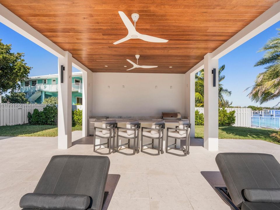 Recently Sold: $5,900,000 (5 beds, 4 baths, 3580 Square Feet)