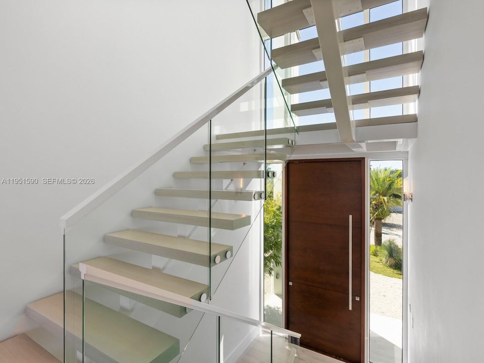 Recently Sold: $5,900,000 (5 beds, 4 baths, 3580 Square Feet)
