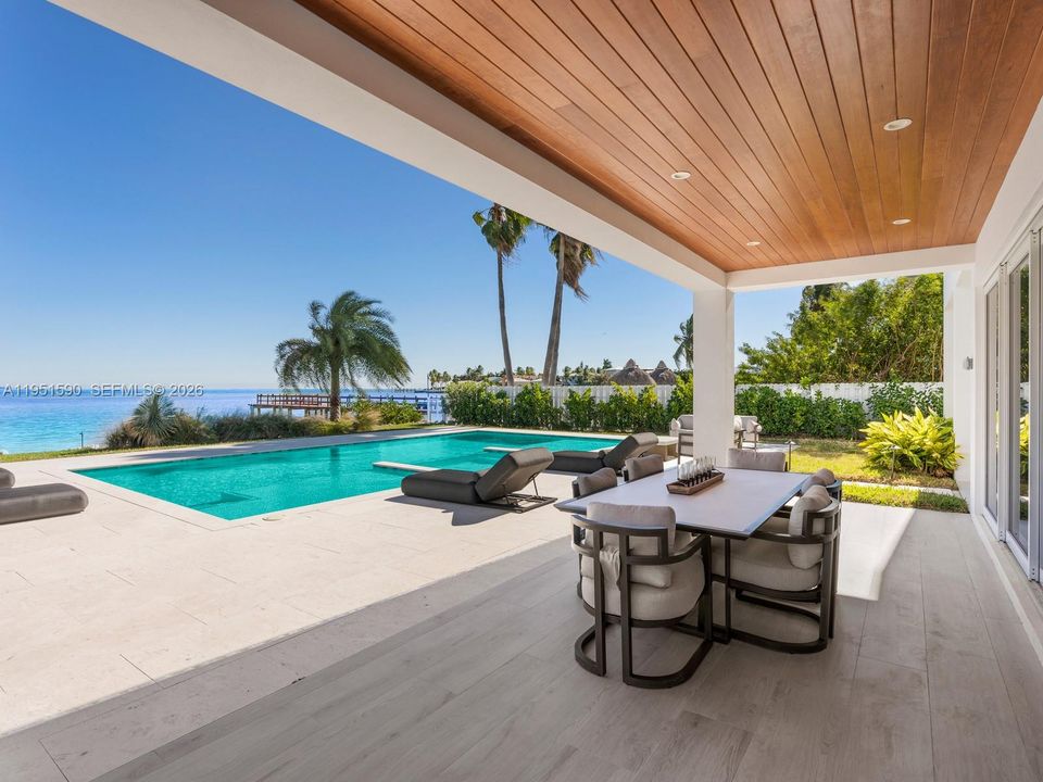 Recently Sold: $5,900,000 (5 beds, 4 baths, 3580 Square Feet)