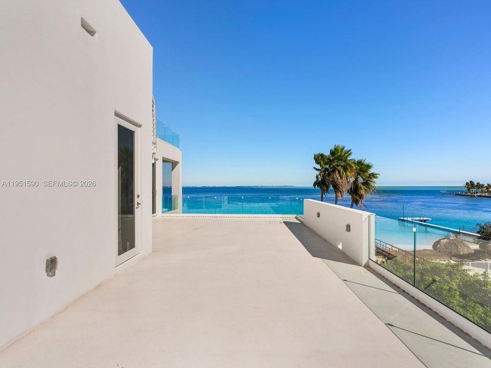 Recently Sold: $5,900,000 (5 beds, 4 baths, 3580 Square Feet)