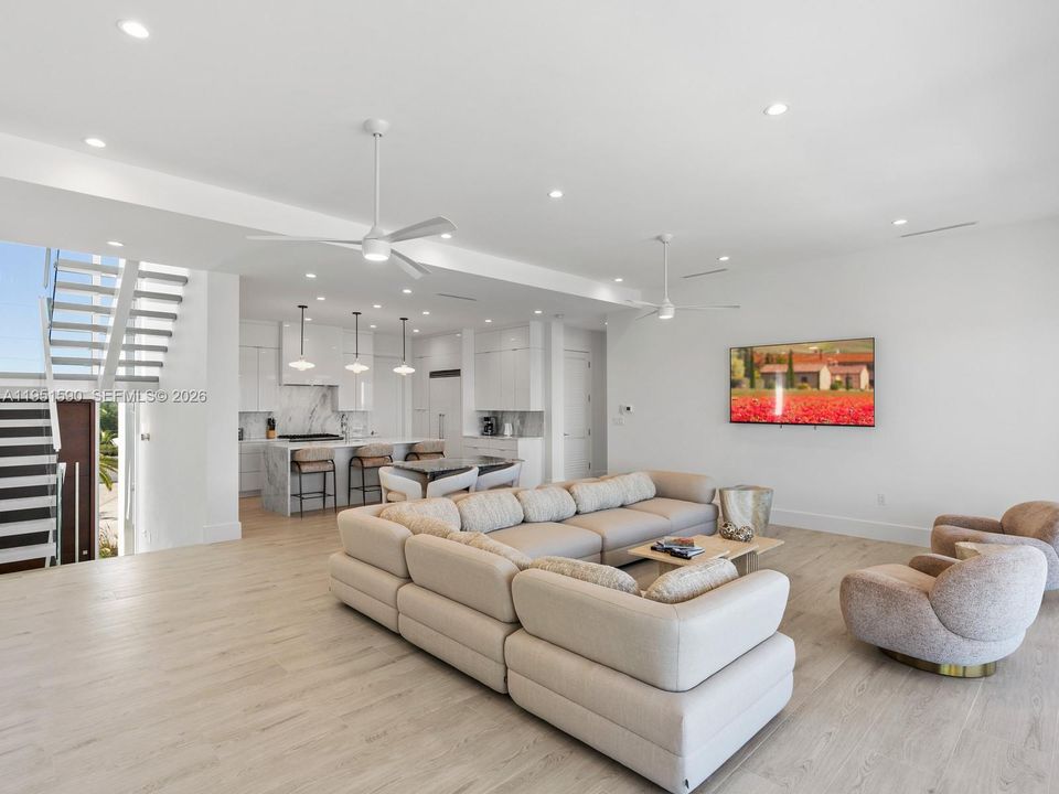 Recently Sold: $5,900,000 (5 beds, 4 baths, 3580 Square Feet)