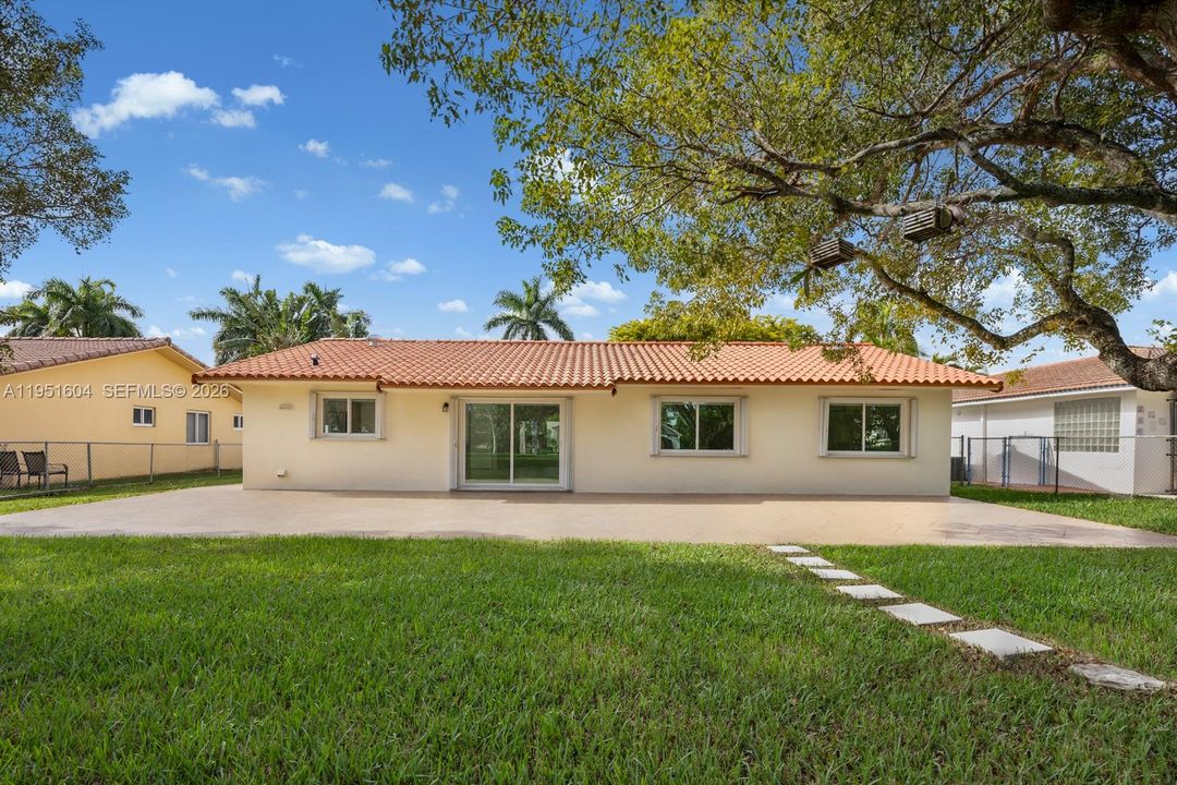 For Rent: $5,500 (4 beds, 2 baths, 2710 Square Feet)