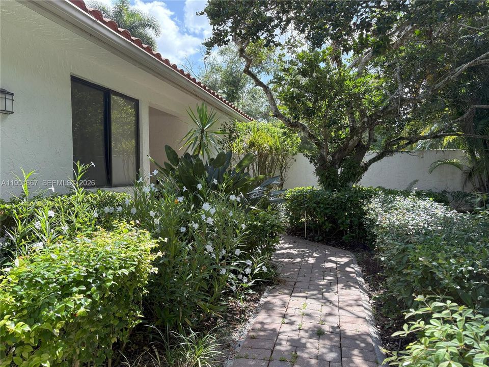For Rent: $8,000 (3 beds, 3 baths, 2703 Square Feet)
