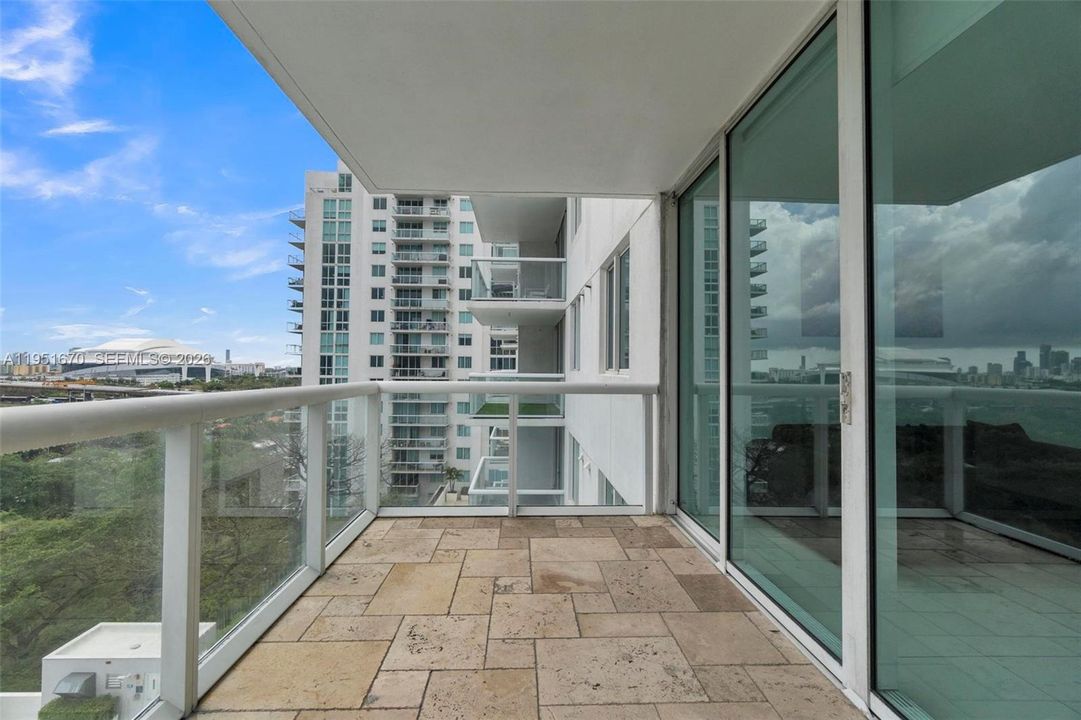 待售: $380,000 (2 贝兹, 2 浴室, 955 平方英尺)