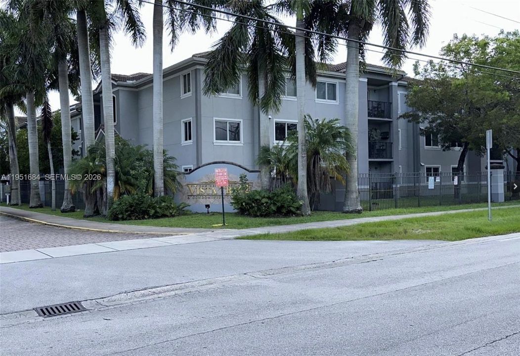 Vista Trace entrance