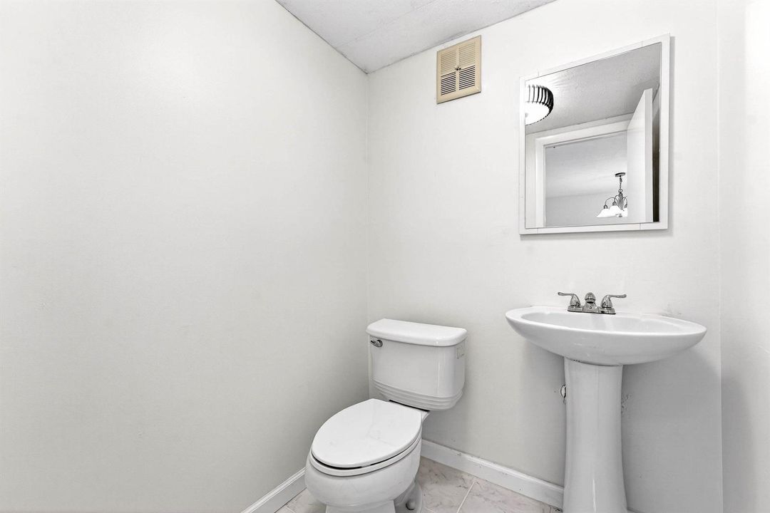 017-1681Northwest70thAvenue-102-Plantati