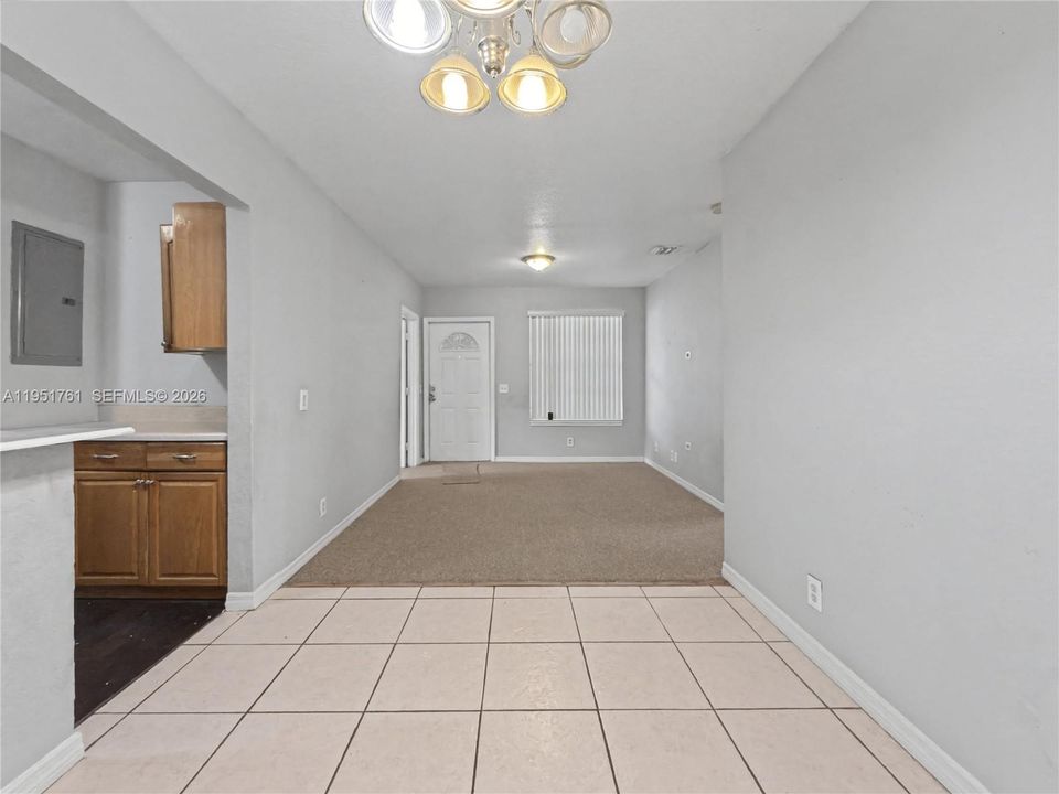 For Sale: $399,000 (3 beds, 1 baths, 888 Square Feet)