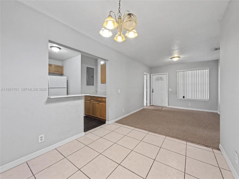 For Sale: $399,000 (3 beds, 1 baths, 888 Square Feet)