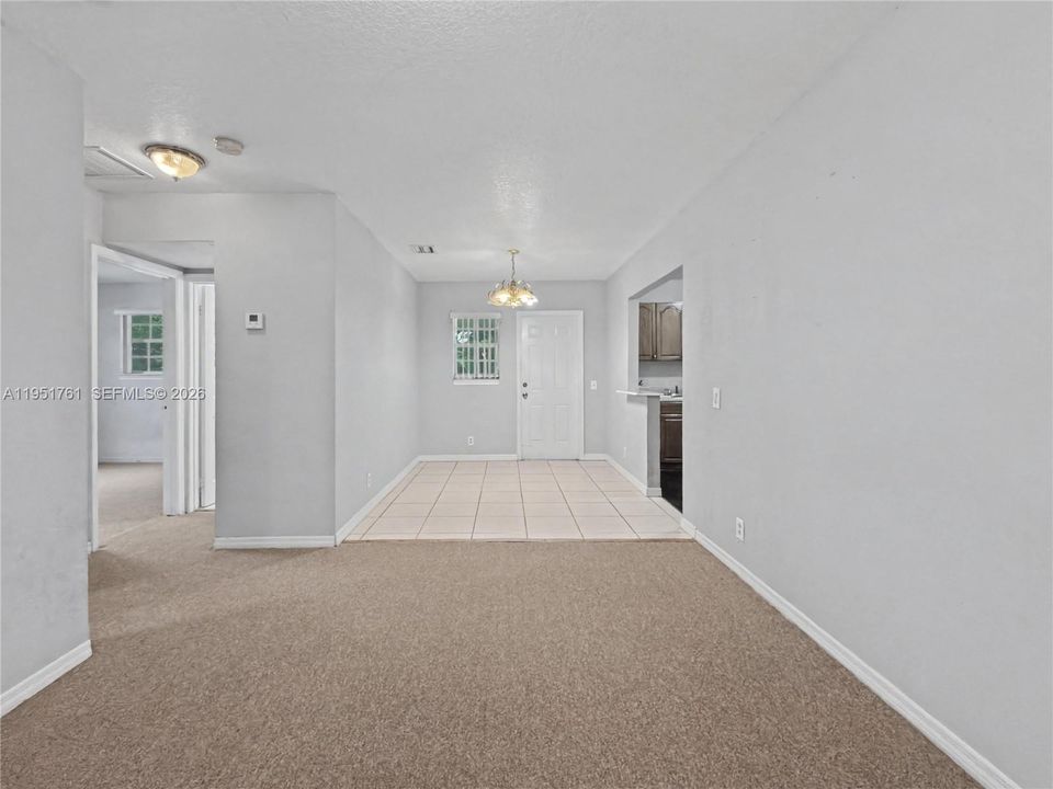 For Sale: $399,000 (3 beds, 1 baths, 888 Square Feet)