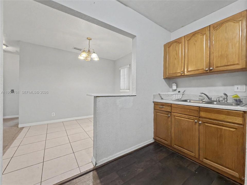 For Sale: $399,000 (3 beds, 1 baths, 888 Square Feet)
