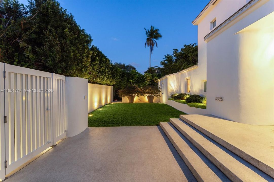 For Sale: $5,950,000 (3 beds, 3 baths, 3350 Square Feet)
