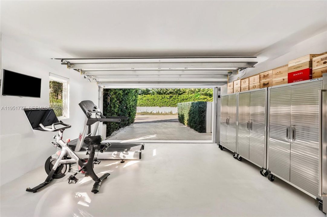 For Sale: $5,950,000 (3 beds, 3 baths, 3350 Square Feet)