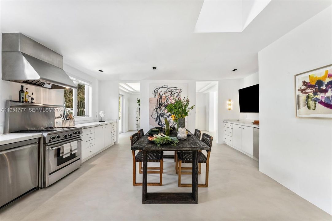 For Sale: $5,950,000 (3 beds, 3 baths, 3350 Square Feet)