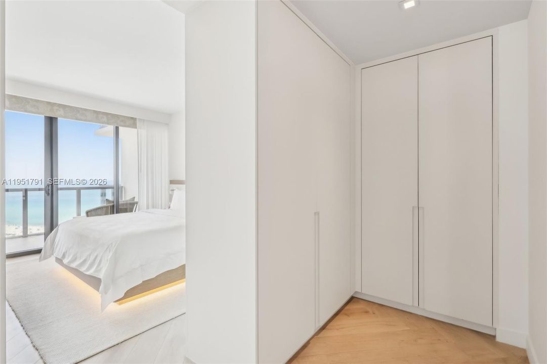 For Sale: $3,750,000 (2 beds, 2 baths, 1287 Square Feet)