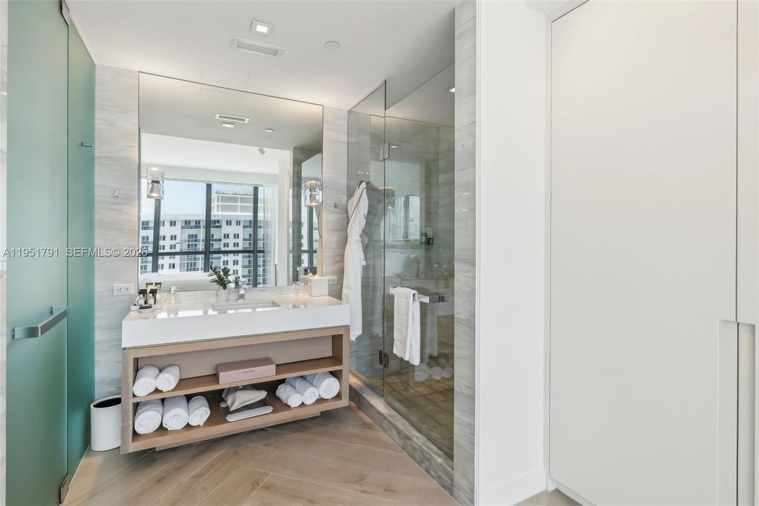 For Sale: $3,750,000 (2 beds, 2 baths, 1287 Square Feet)