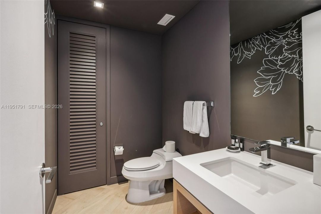 For Sale: $3,750,000 (2 beds, 2 baths, 1287 Square Feet)