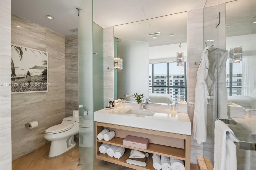 For Sale: $3,750,000 (2 beds, 2 baths, 1287 Square Feet)