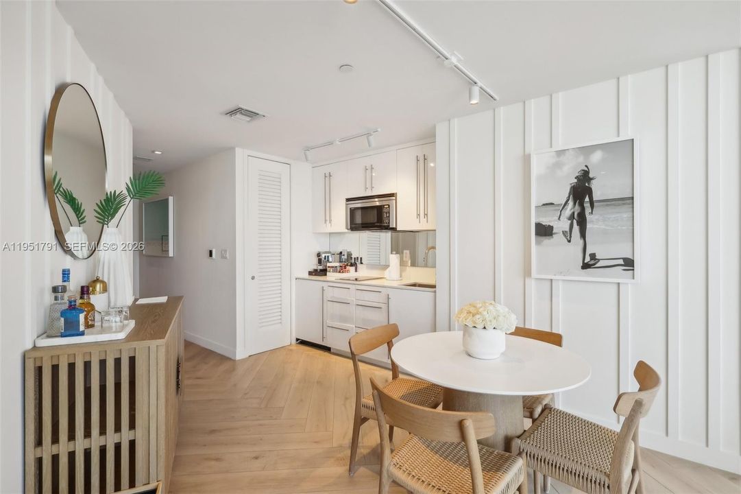 For Sale: $3,750,000 (2 beds, 2 baths, 1287 Square Feet)
