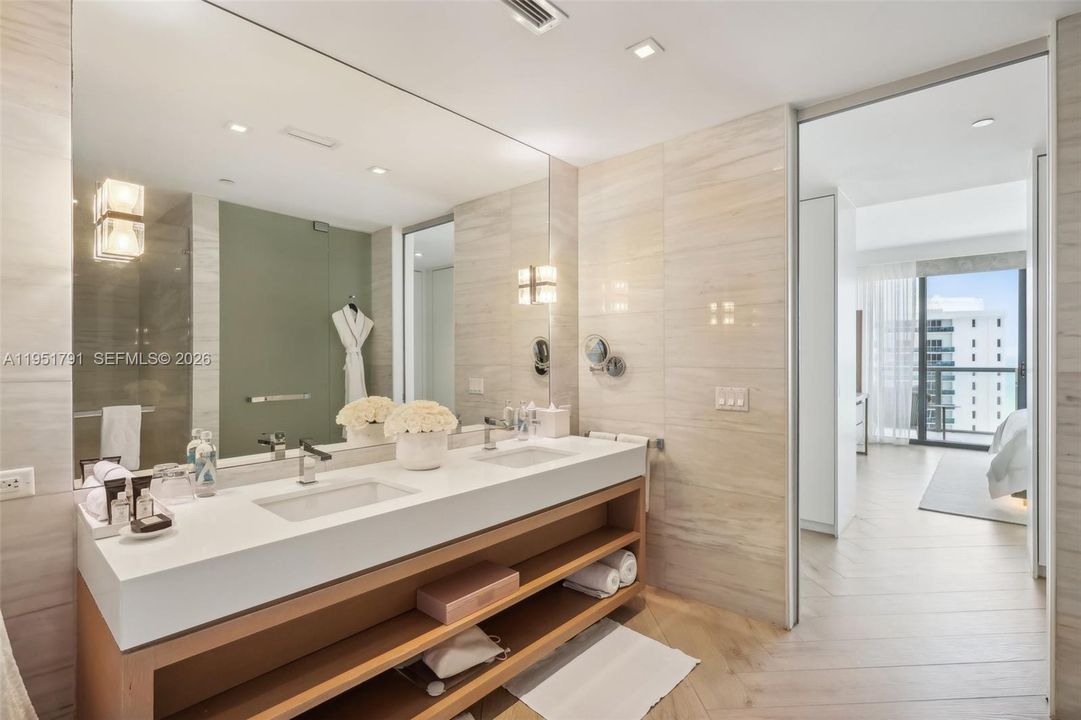 For Sale: $3,750,000 (2 beds, 2 baths, 1287 Square Feet)