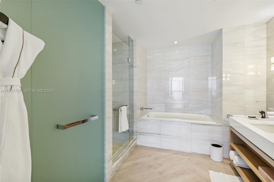 For Sale: $3,750,000 (2 beds, 2 baths, 1287 Square Feet)