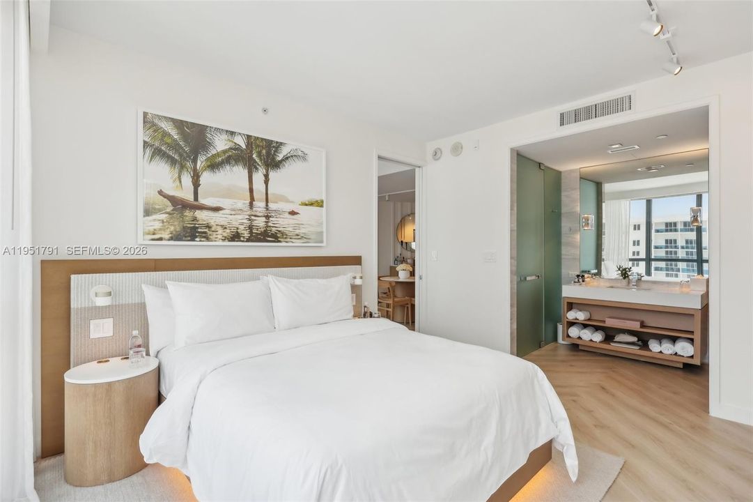 For Sale: $3,750,000 (2 beds, 2 baths, 1287 Square Feet)