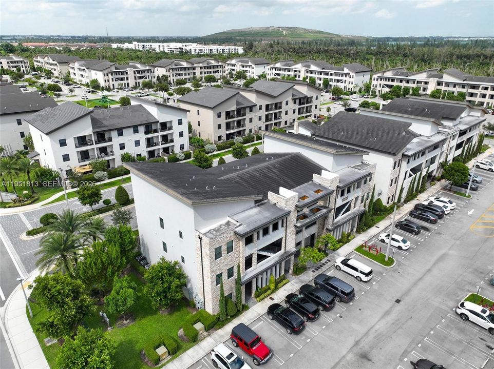 На продажу: $375,000 (2 спален, 2 ванн, 1048 Квадратных фут)