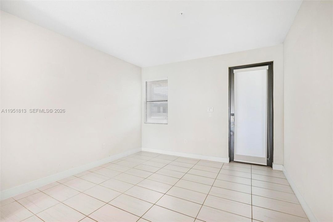 На продажу: $375,000 (2 спален, 2 ванн, 1048 Квадратных фут)