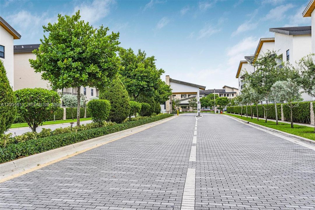 На продажу: $375,000 (2 спален, 2 ванн, 1048 Квадратных фут)