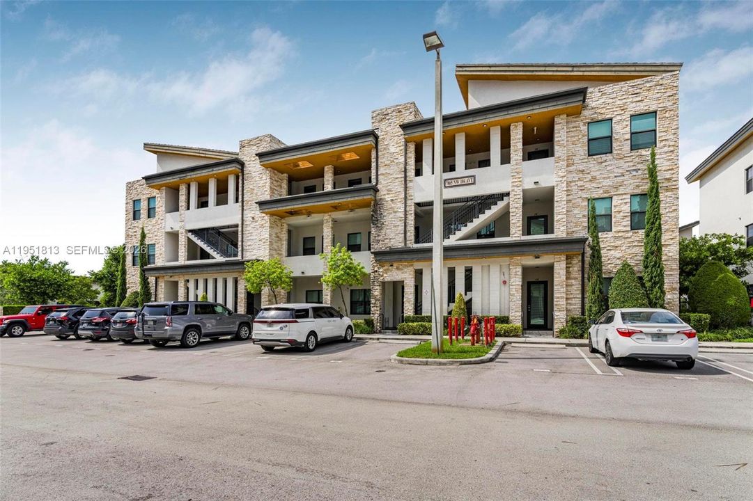 На продажу: $375,000 (2 спален, 2 ванн, 1048 Квадратных фут)