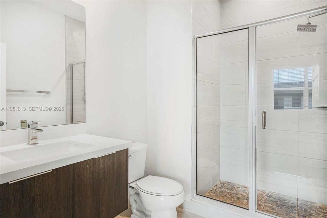 На продажу: $375,000 (2 спален, 2 ванн, 1048 Квадратных фут)