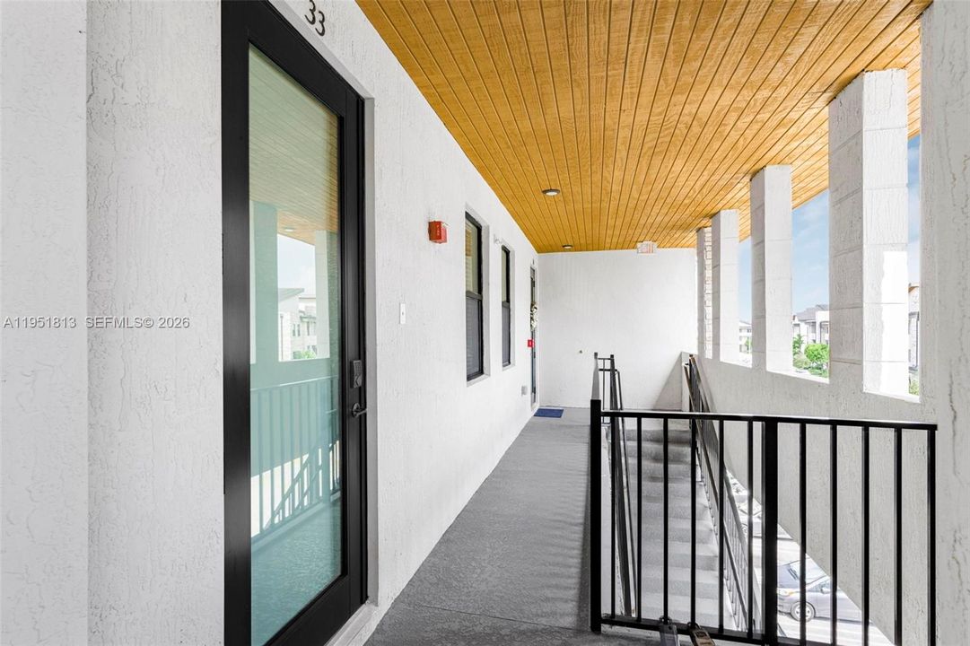 На продажу: $375,000 (2 спален, 2 ванн, 1048 Квадратных фут)
