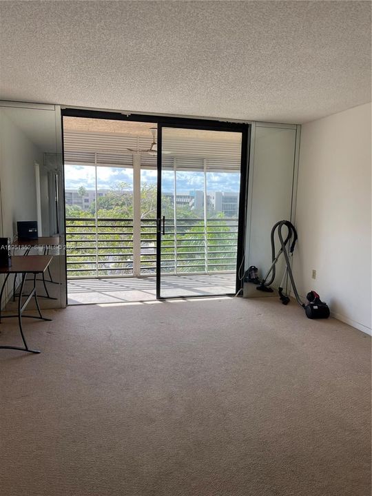 Recently Sold: $84,000 (1 beds, 1 baths, 773 Square Feet)