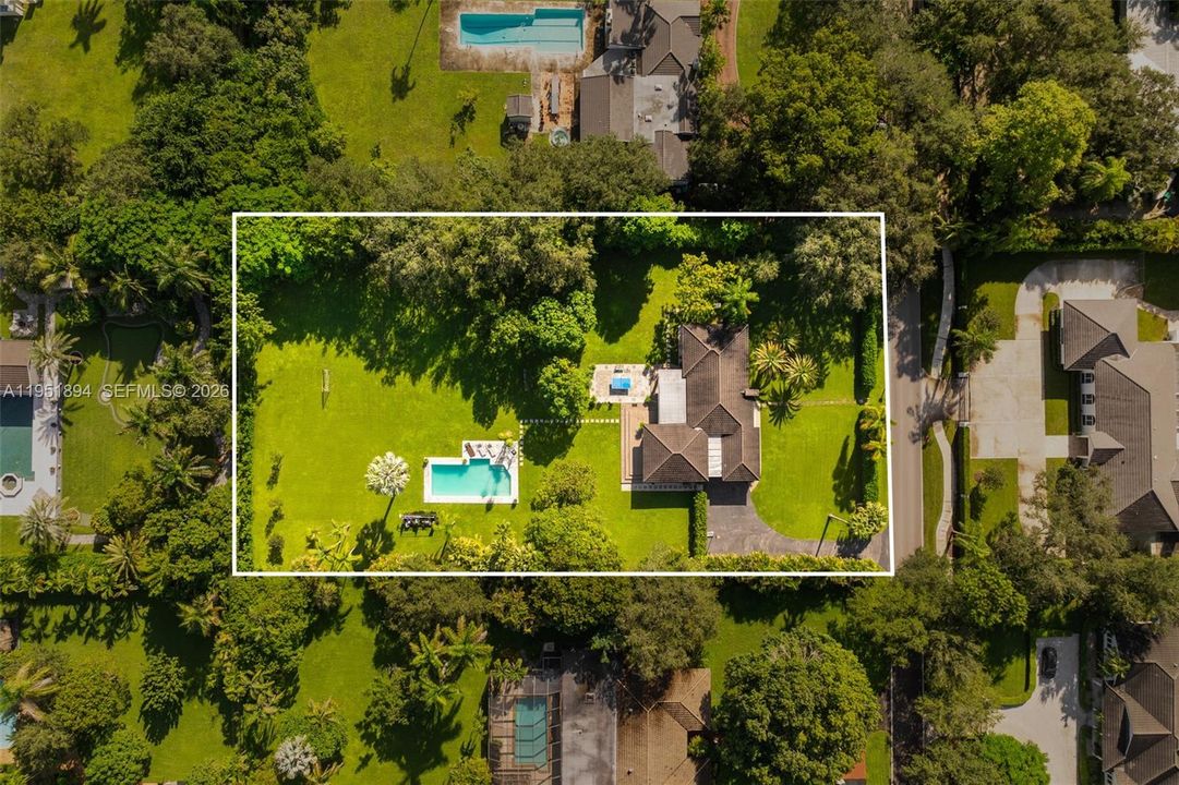 For Sale: $3,900,000 (1.05 acres)