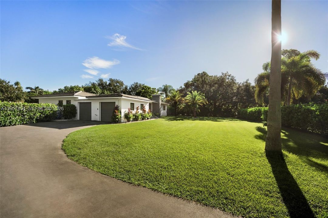 For Sale: $3,900,000 (1.05 acres)