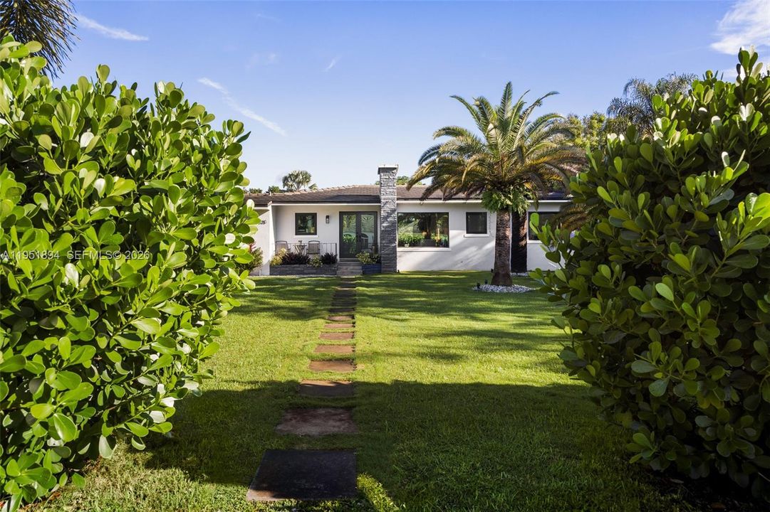 For Sale: $3,900,000 (1.05 acres)