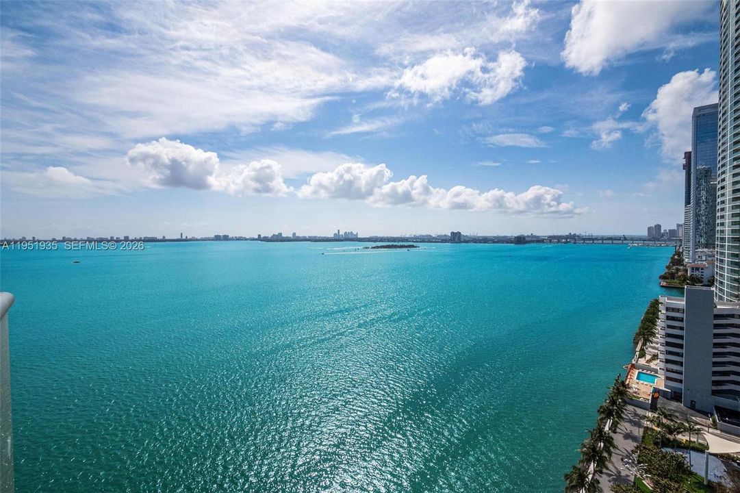 Active With Contract: $1,900,000 (3 beds, 3 baths, 1634 Square Feet)