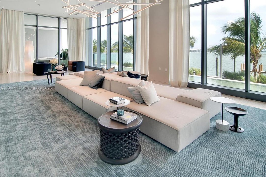 Active With Contract: $1,900,000 (3 beds, 3 baths, 1634 Square Feet)