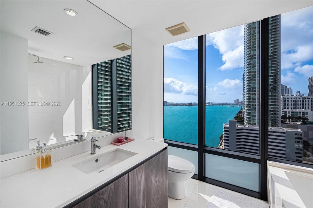 Active With Contract: $1,900,000 (3 beds, 3 baths, 1634 Square Feet)