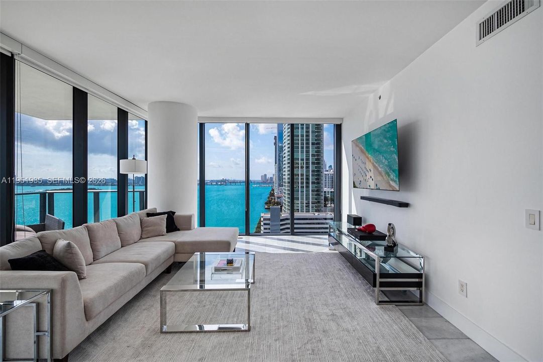 Active With Contract: $1,900,000 (3 beds, 3 baths, 1634 Square Feet)